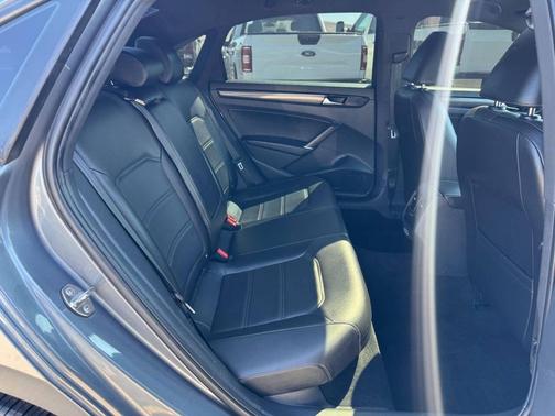 2022 Volkswagen Passat 2.0T R-Line