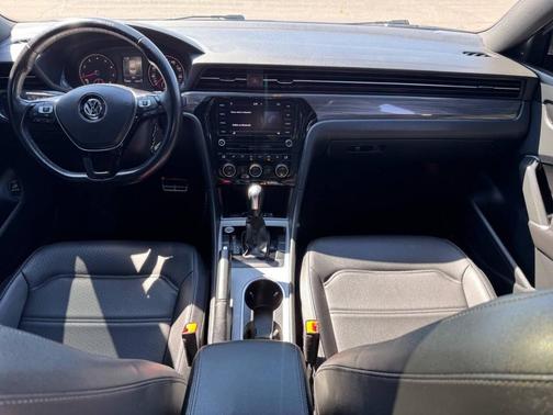 2022 Volkswagen Passat 2.0T R-Line
