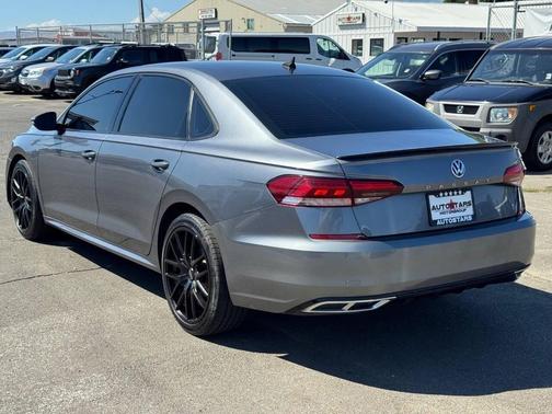 2022 Volkswagen Passat 2.0T R-Line