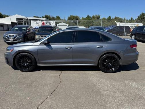 2022 Volkswagen Passat 2.0T R-Line