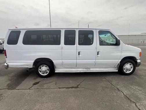 2003 Ford E350 Super Duty XL Wagon
