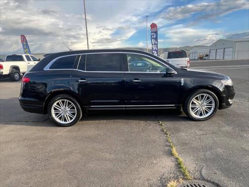 2019 Lincoln MKT Reserve