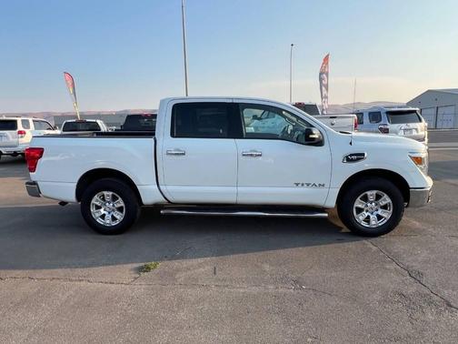 2017 Nissan Titan SV