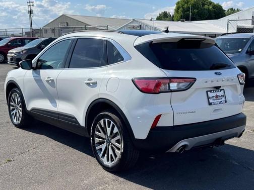 Star White Metallic Tri-Coat 2022 Ford Escape Titanium