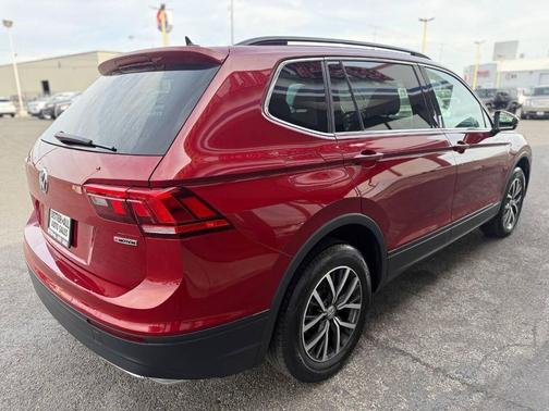 Cardinal Red Metallic 2019 Volkswagen Tiguan 2.0T SE 4MOTION