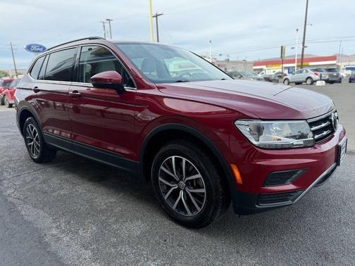 Cardinal Red Metallic 2019 Volkswagen Tiguan 2.0T SE 4MOTION
