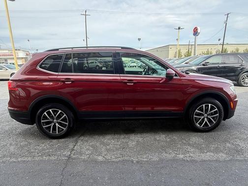 Cardinal Red Metallic 2019 Volkswagen Tiguan 2.0T SE 4MOTION