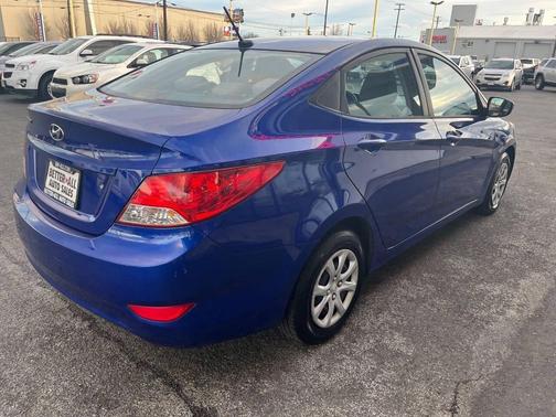 2012 Hyundai Accent SE