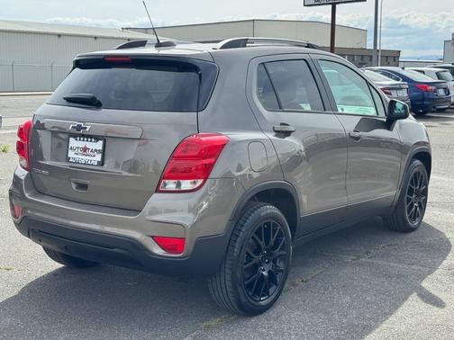 Stone Gray Metallic 2021 Chevrolet Trax LT