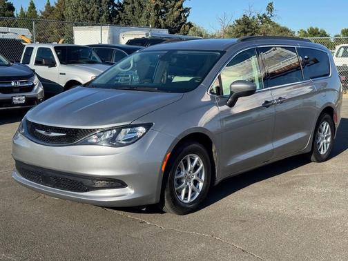 2021 Chrysler Voyager LXI