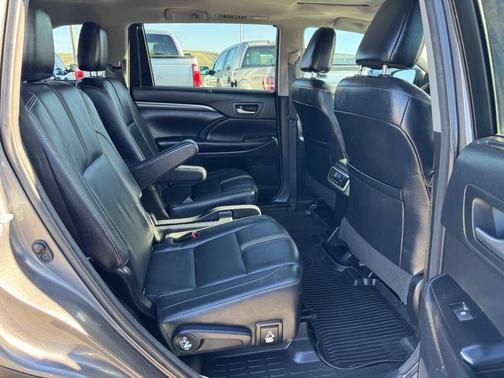 Predawn Gray Mica 2017 Toyota Highlander XLE