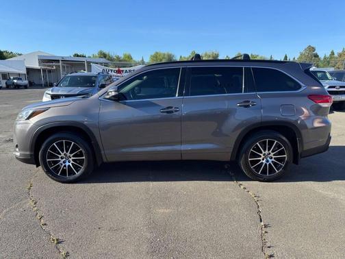 Predawn Gray Mica 2017 Toyota Highlander XLE