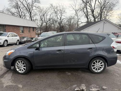 2013 Toyota Prius v Five