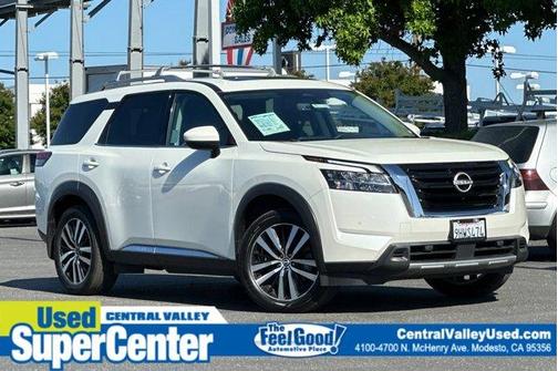 White 2023 Nissan Pathfinder Platinum