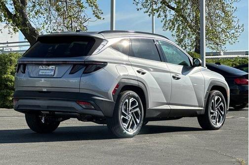 Shimmering Silver 2026 Hyundai TUCSON Plug-In Hybrid Limited