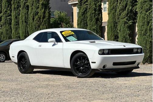 Bright White 2010 Dodge Challenger SE