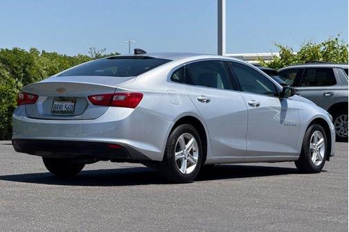 Silver Ice Metallic 2020 Chevrolet Malibu 1LS