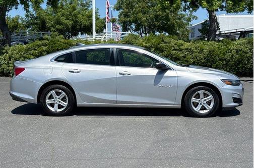 Silver Ice Metallic 2020 Chevrolet Malibu 1LS