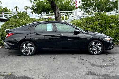 Black 2025 Hyundai ELANTRA HEV SEL Sport