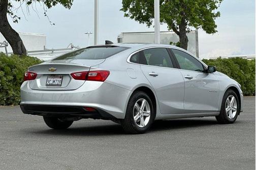 Silver Ice Metallic 2022 Chevrolet Malibu 1LS
