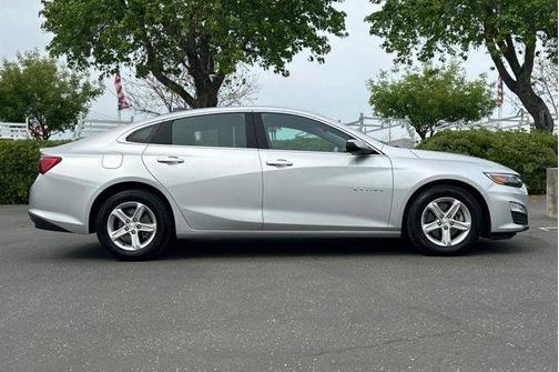 Silver Ice Metallic 2022 Chevrolet Malibu 1LS