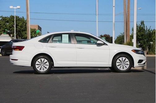 Photo 3 of 24 of 2019 Volkswagen Jetta 1.4T S