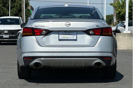Brilliant Silver Metallic 2023 Nissan Altima 2.5 SL
