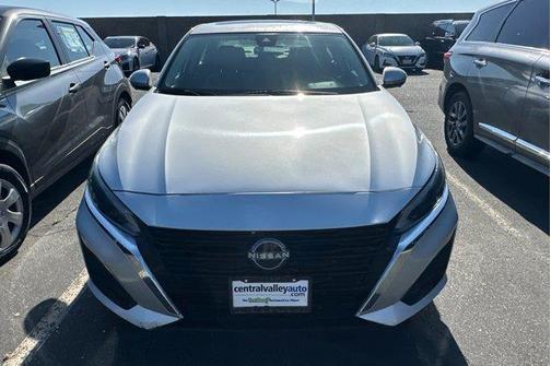 Brilliant Silver Metallic 2023 Nissan Altima 2.5 SL