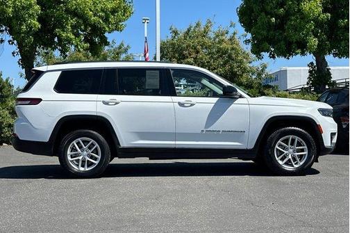 Bright White Clearcoat 2023 Jeep Grand Cherokee L Laredo