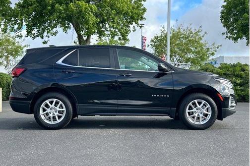 Mosaic Black Metallic 2023 Chevrolet Equinox 2LT