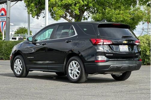 Mosaic Black Metallic 2023 Chevrolet Equinox 2LT