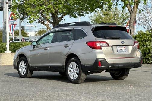 Tungsten Metallic 2019 Subaru Outback 2.5i Premium