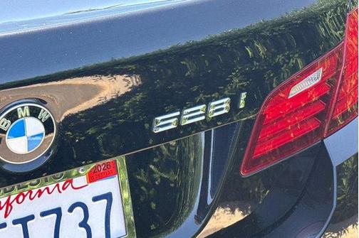 Black Sapphire Metallic 2016 BMW 528 i