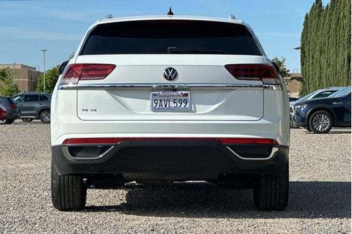 Pure White 2022 Volkswagen Atlas Cross Sport 3.6L V6 SE w/Technology