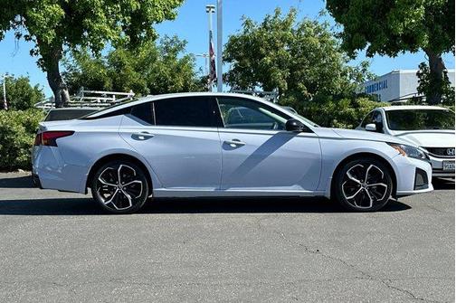 Gray Sky Pearl 2023 Nissan Altima 2.5 SR