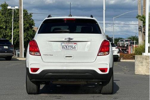 Summit White 2022 Chevrolet Trax LT