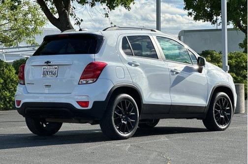Summit White 2022 Chevrolet Trax LT