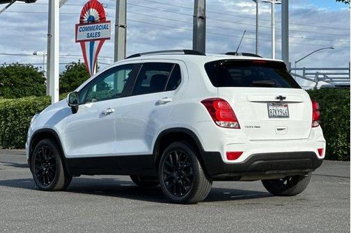 Summit White 2022 Chevrolet Trax LT