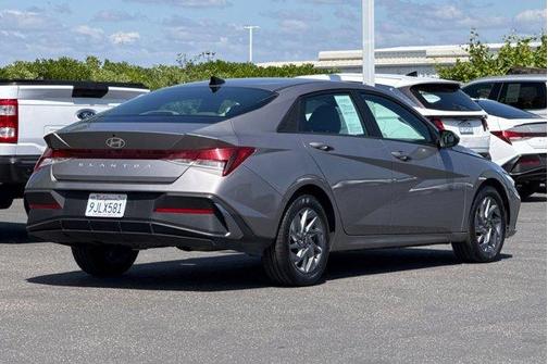Metal 2024 Hyundai ELANTRA SEL