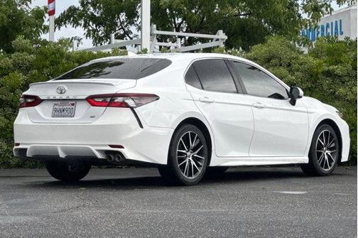 Super White 2021 Toyota Camry SE