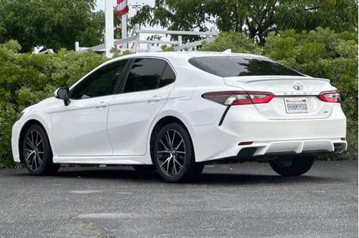 Super White 2021 Toyota Camry SE