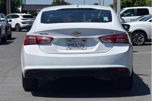 Summit White 2022 Chevrolet Malibu LT