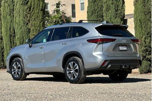 Silver 2021 Toyota Highlander XLE