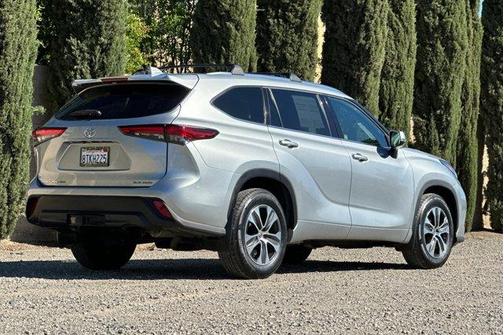 Silver 2021 Toyota Highlander XLE