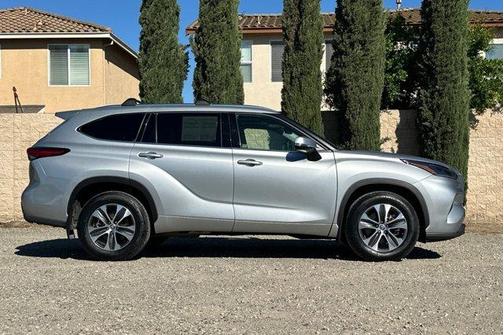 Silver 2021 Toyota Highlander XLE