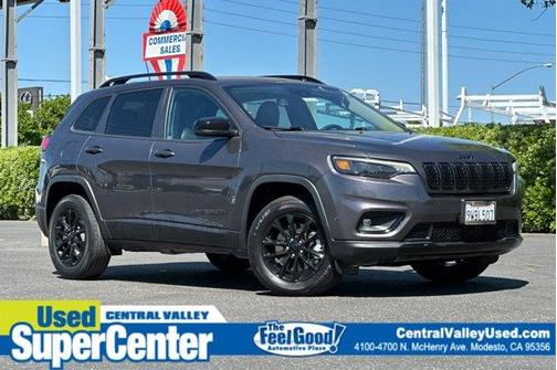 Granite Crystal Clearcoat Metallic 2023 Jeep Cherokee Altitude Lux