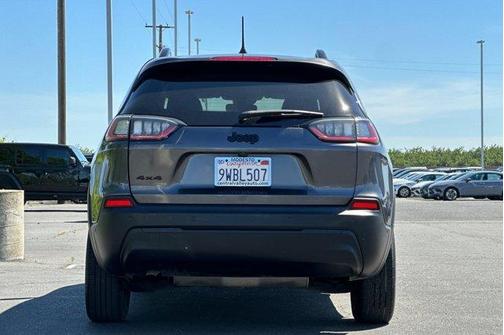 Granite Crystal Clearcoat Metallic 2023 Jeep Cherokee Altitude Lux