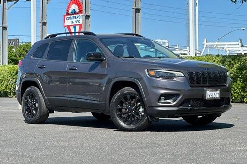 Granite Crystal Clearcoat Metallic 2023 Jeep Cherokee Altitude Lux