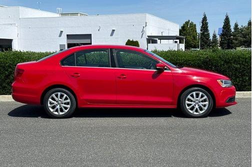 Red 2013 Volkswagen Jetta SE
