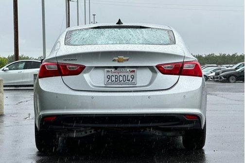 Silver Ice Metallic 2022 Chevrolet Malibu 1LS